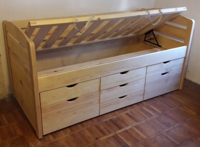 Egyedi, 7 fi�kos, 90x200 cm, korl�tos, felnyithat� Hever�, be�p�tett �gynem�tart�val - nagy teherb�r�s�, massz�v!, t�m�r, borovi feny� -   selyemf�ny� lakkoz�ssal - Most 30 % kedvezm�nnyel!