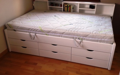 Egyedi, 120x200 cm-es, 6 fi�kos, felnyithat�, �gynem�tart�s hever� - nagy teherb�r�s�, massz�v! -   feny� kivitelben  - Feh�r fest�ssel - Most 30 % kedvezm�nnyel!
