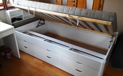 Egyedi, 120x200 cm-es, 6 fi�kos, felnyithat�, �gynem�tart�s hever� - nagy teherb�r�s�, massz�v! -   feny� kivitelben  - Feh�r fest�ssel - Most 30 % kedvezm�nnyel!