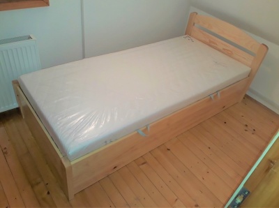 Zaf�r 90x200 cm, felnyithat� hever� - nagy teherb�r�s�, massz�v! - selyemf�ny� lakkoz�ssal - most 30 % kedvezm�nnyel!- most aj�nd�k kisp�rn�val! 