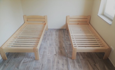 Zaf�r 90x200 cm - nagy teherb�r�s� hever�, �gyr�ccsal  -t�m�r, borovi feny�, lakkozott kivitelben - most 40 % kedvezm�nnyel!