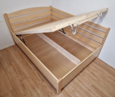 ZAF�R 140x200 cm magas�tott (+ 10 cm) felnyithat� francia�gy,  100 cm-es fejv�ggel, 3 db korl�ttal - nagy teherb�r�s�, massz�v! -   t�m�r, borovi feny� kivitelben, lakkozva - Most 30 % kedvezm�nnyel!